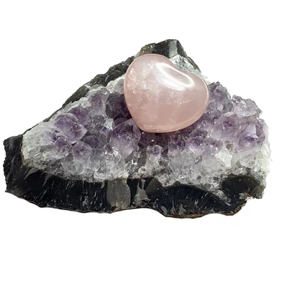 Rózsakvarc szív marokkő