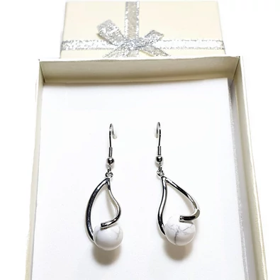 Howlit csavart lógós fülbevaló