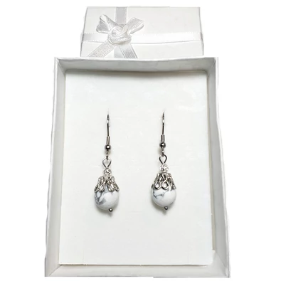 Howlit lógós fülbevaló kosárka foglalatban