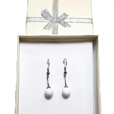 Fehér Jáde lógós fülbevaló kehely foglalatban