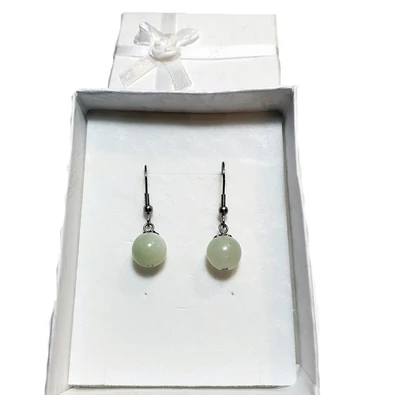 Jáde lógós fülbevaló