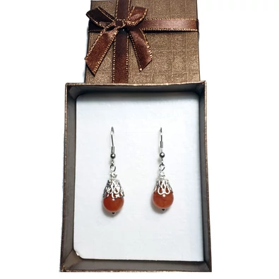 Karneol lógós fülbevaló kosárka foglalatban