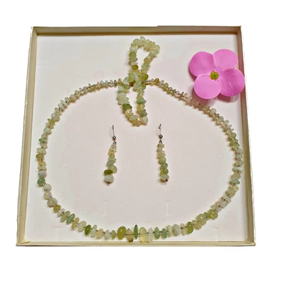 Jáde (zöld) szemcse garnitúra kristály gyöngy köztessel