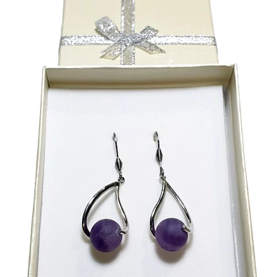 Ametiszt ( fényes )csavart lógós fülbevaló