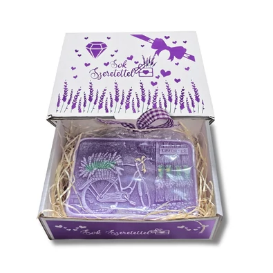 Kézzel festett levendulás dekorgyertya/ formagyertya díszdobozban